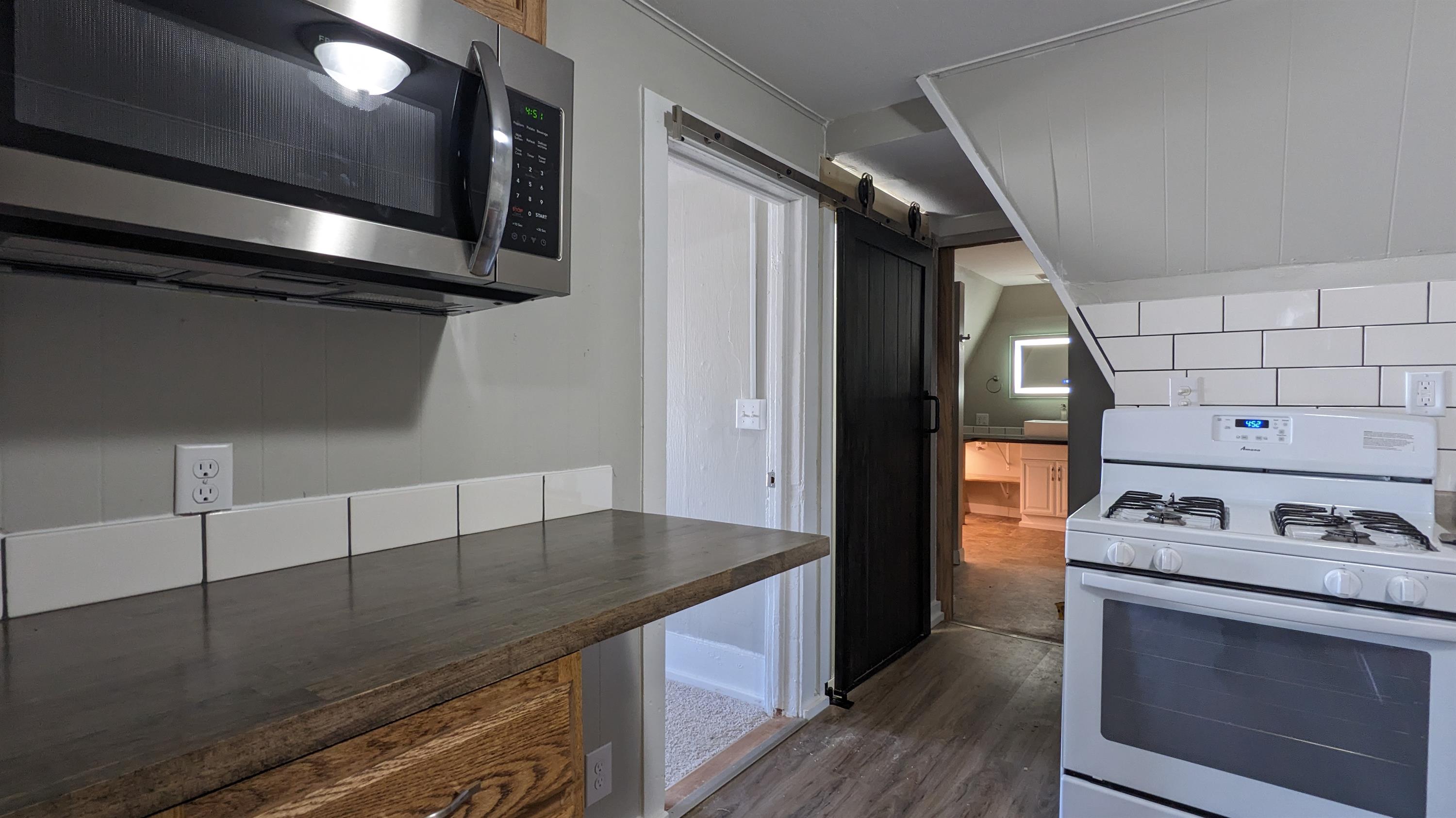 909 Hubbel Street - 2